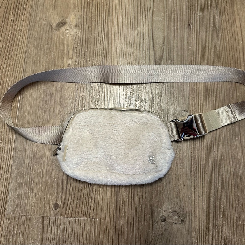 NWOT lululemon ebb fleece